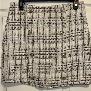 Elegant Tweed Skirt in Plaid Black and White